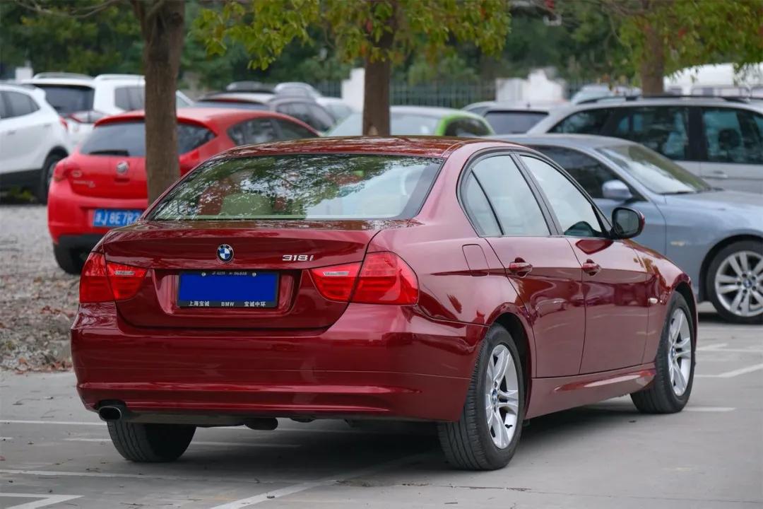 18款宝马318i二手价格 (宝马318i 倒车镜怎么设置自动翻转)