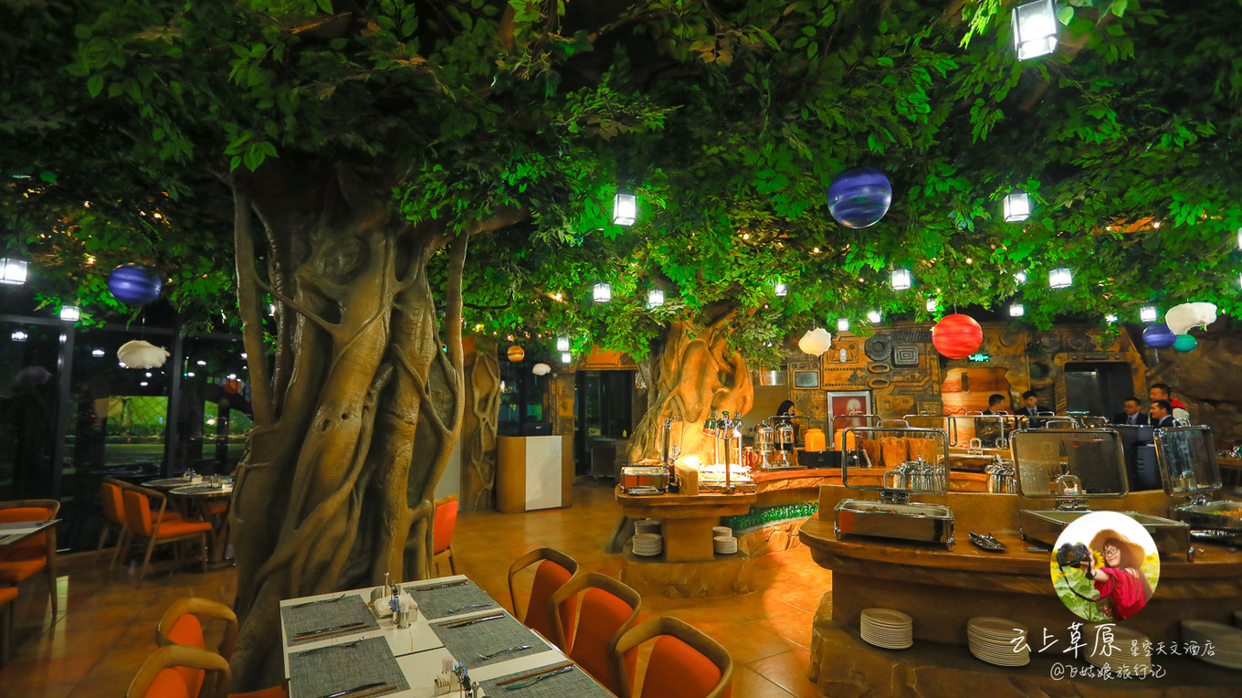 安吉云上草原滑雪场里的酒店,安吉云上草原滑雪场高级雪道索道