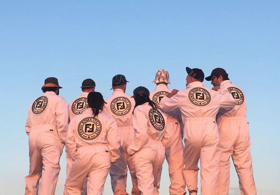 fendi奢潮穿搭,fendi经典时尚