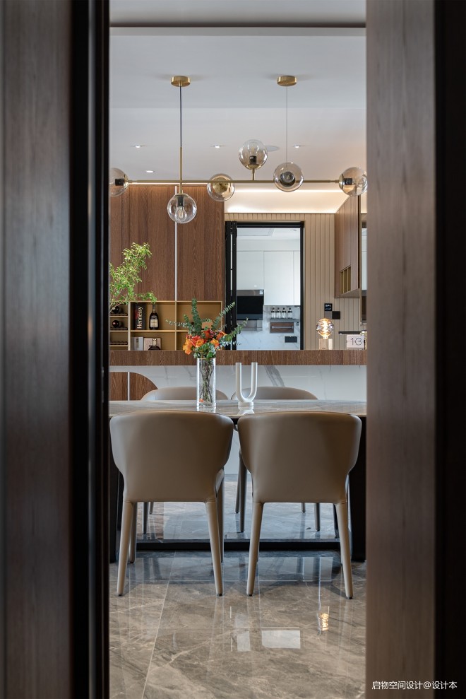 摩卡的微奢美学,女企业家的轻暖宅漫生活