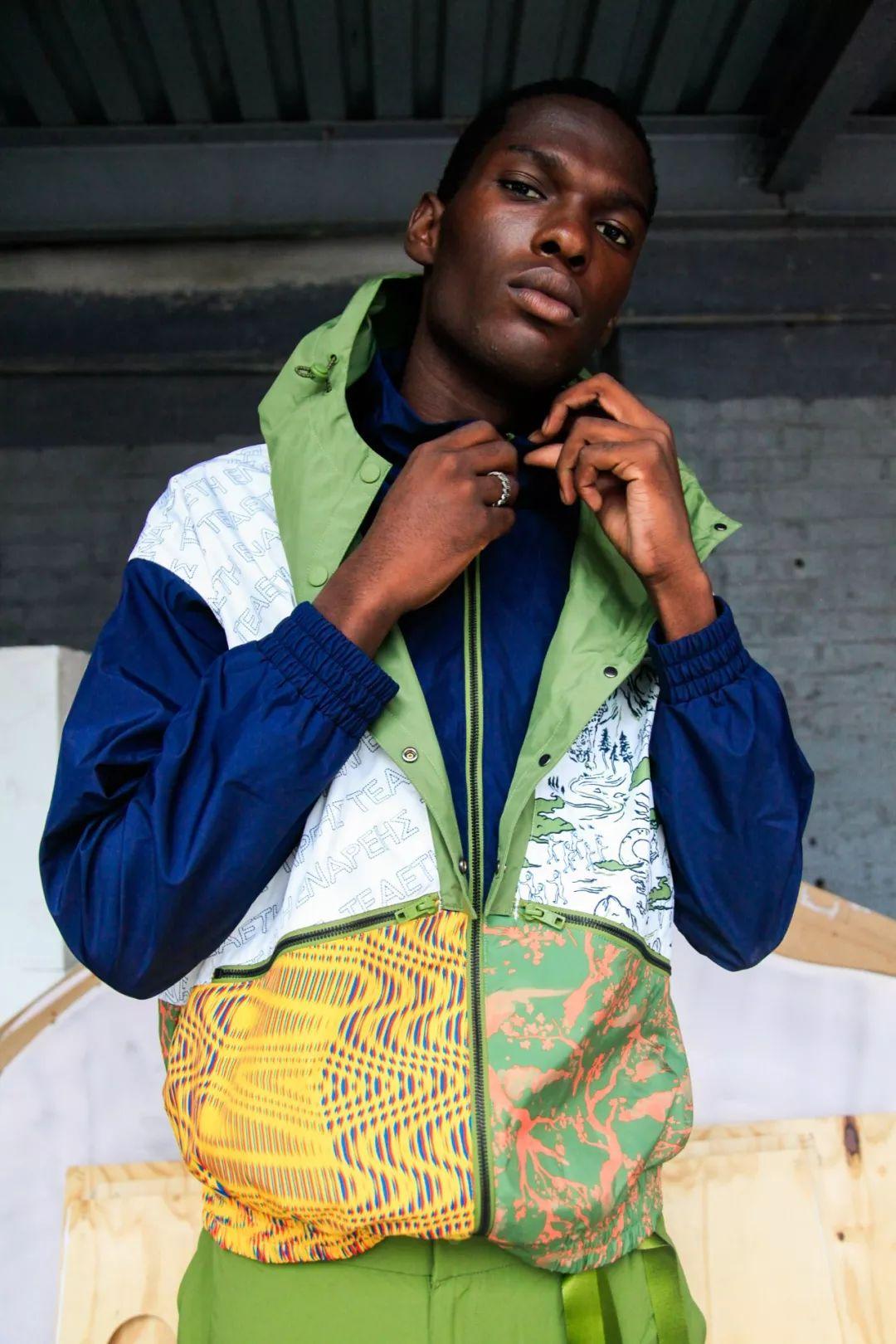 安踏潮湃,安踏火爆携款