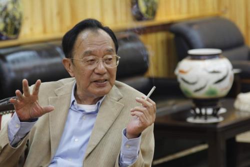 路遥谈贾平凹哭了,贾平凹评价路遥经济困难