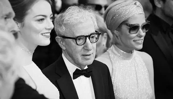 我嫁给了我爸，52岁被指性侵7岁女儿遭全网痛骂26年，他没错？