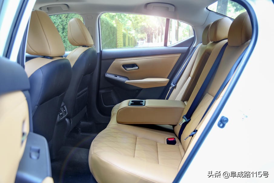 将朗逸赶下神坛自吸+CVT的佛系新轩逸躺着也能当第一