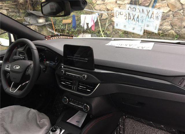 存了15万，换车坚持购入福特福克斯，车主直白地谈了用车感受