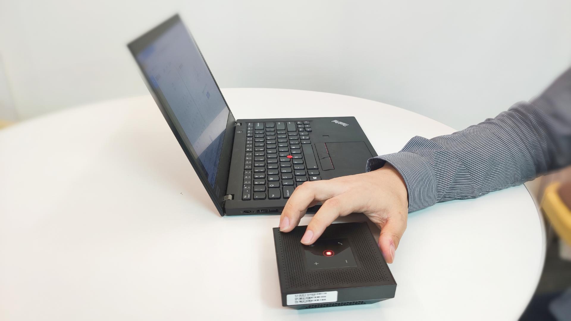 便携办公，轻松沟通——思必驰会议魔方M1