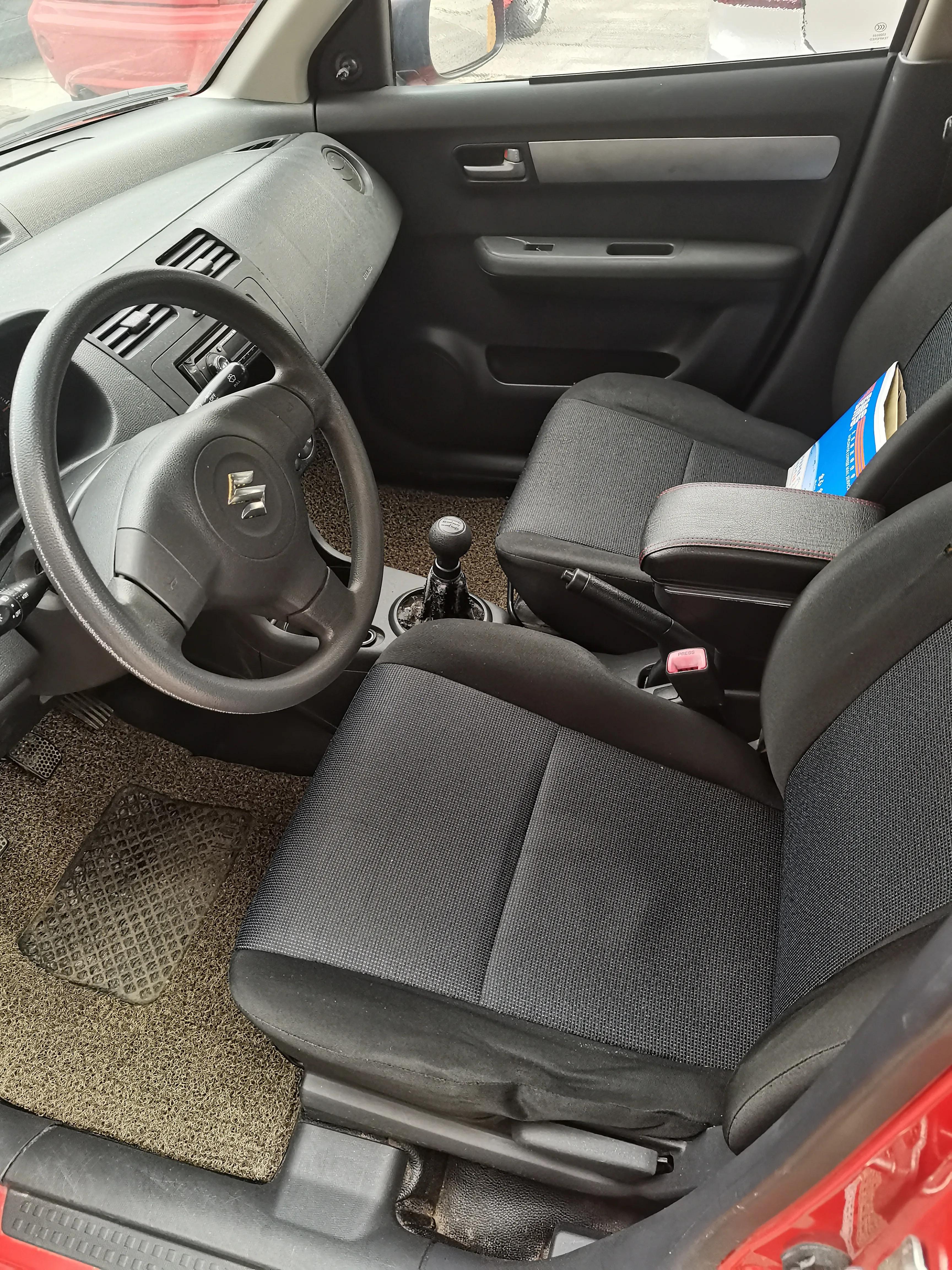 铃木红色雨燕超清,红颜色的小铃木