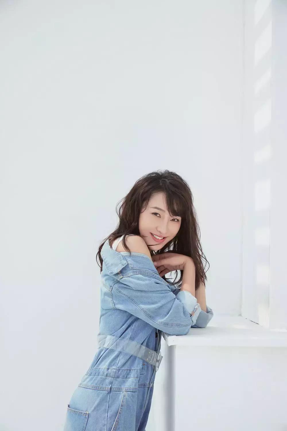 从服务员到好莱坞最红华裔女演员,从服务员到明星