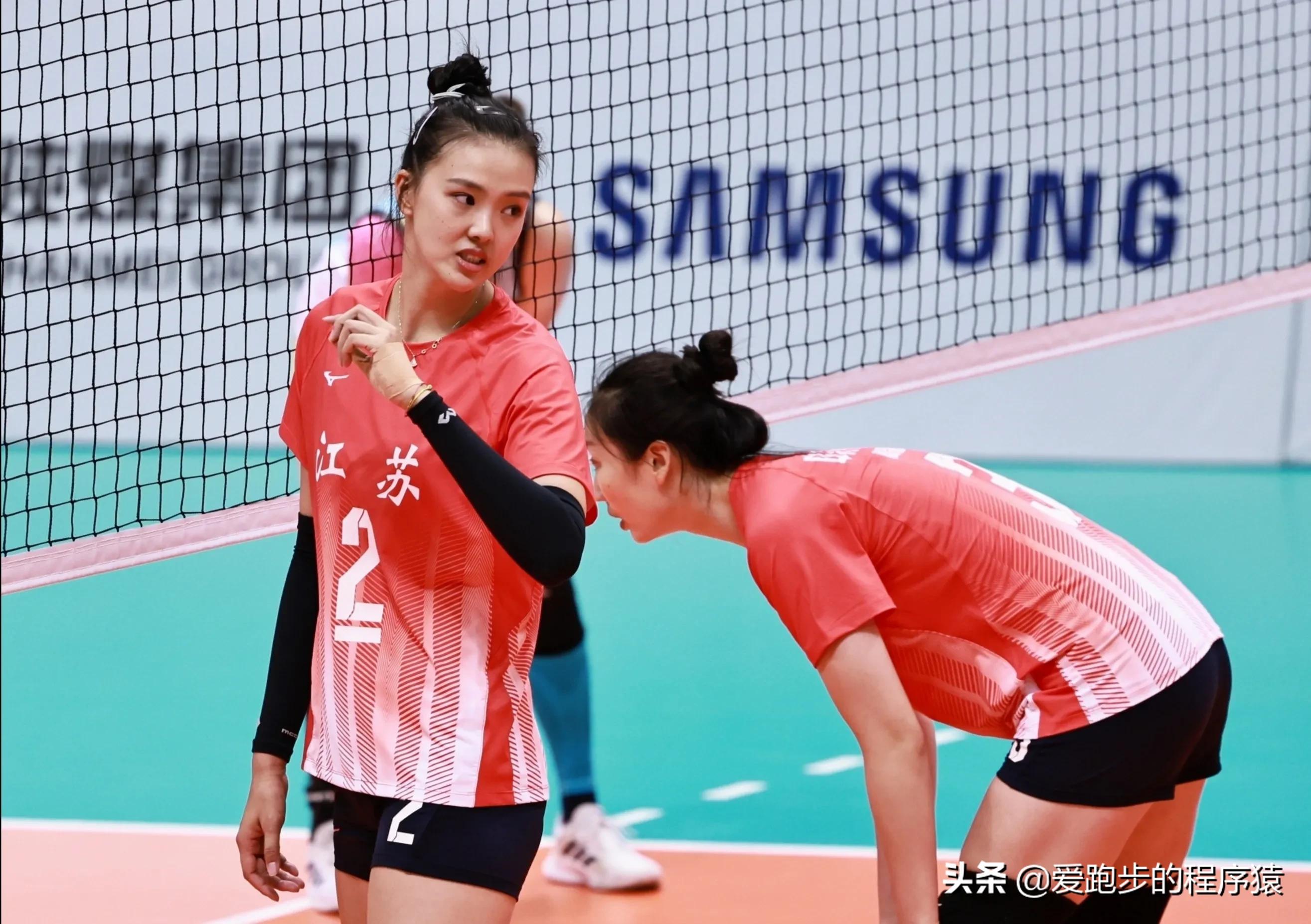 张常宁女排比赛服短裤,女排时装秀视频