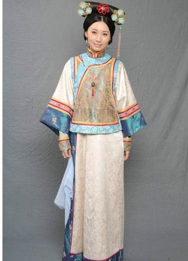 她嫁给大自己四十岁的皇帝,八年生四子,死后荣耀至上