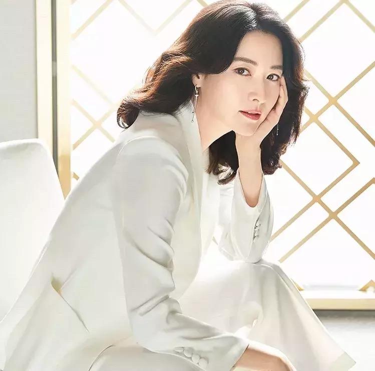 吹爆Angelababy、孟美岐的时装周生图,奶油肌用这些气垫打造