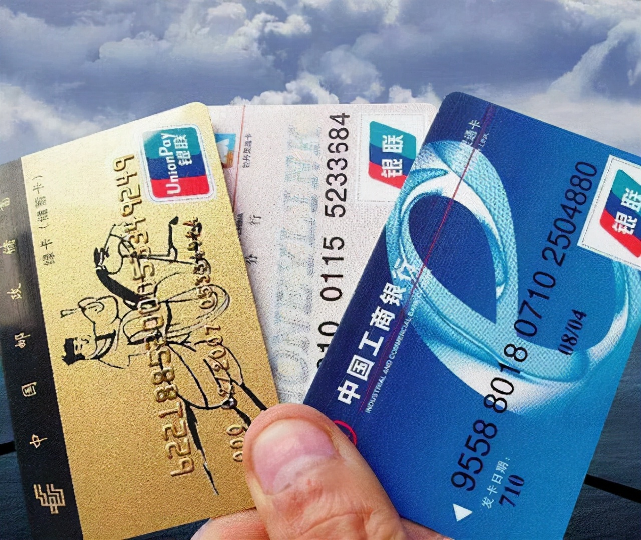 十万元存银行好还是放余额宝好,把钱存余额宝划算还是存银行划算