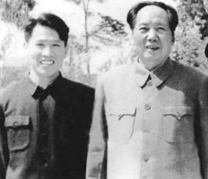 毛*东泽**卫士长李银桥，相伴15年分别，主席说：你比我的孩子还亲