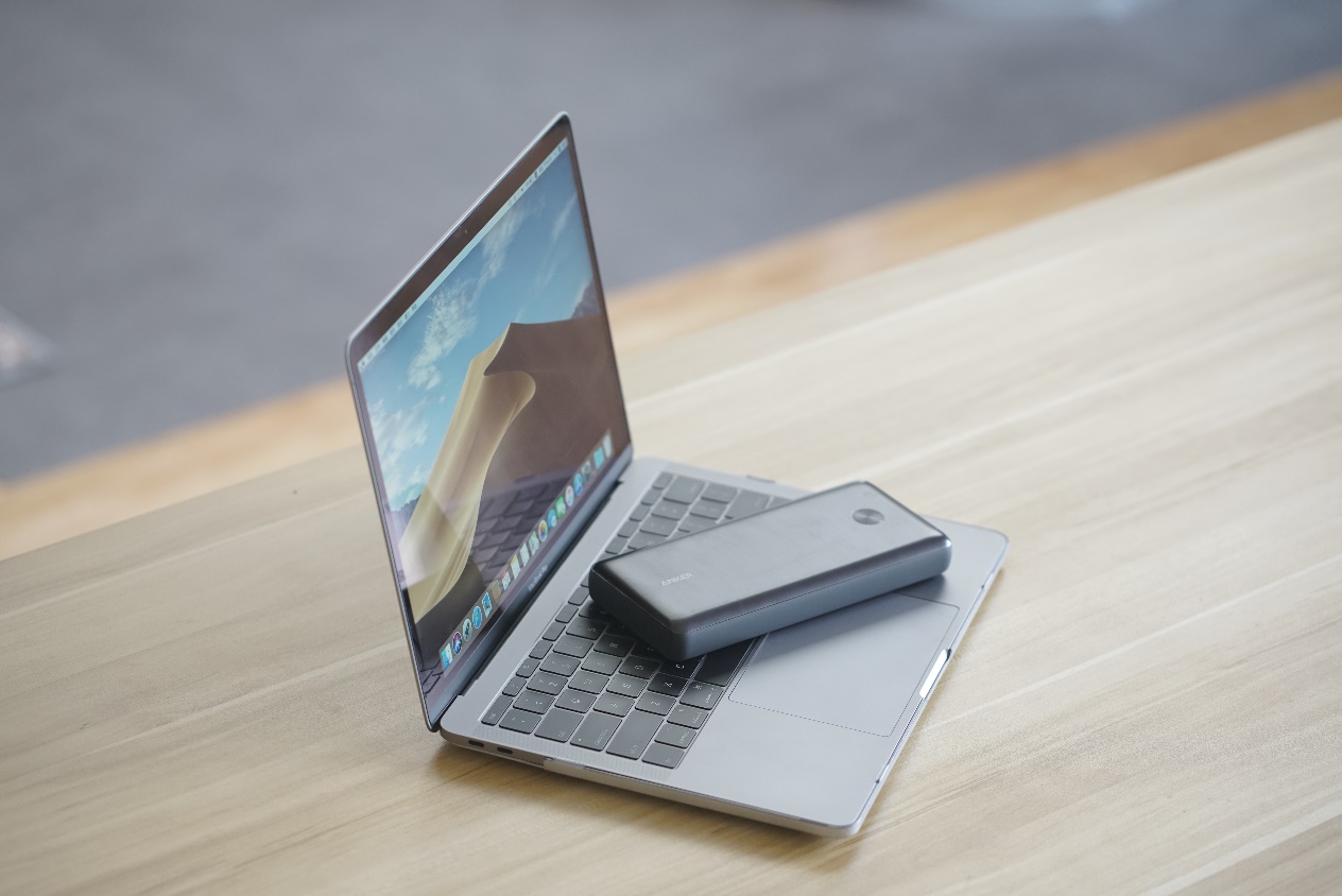 anker10000毫安移动电源评测,为笔记本电脑充电的电池