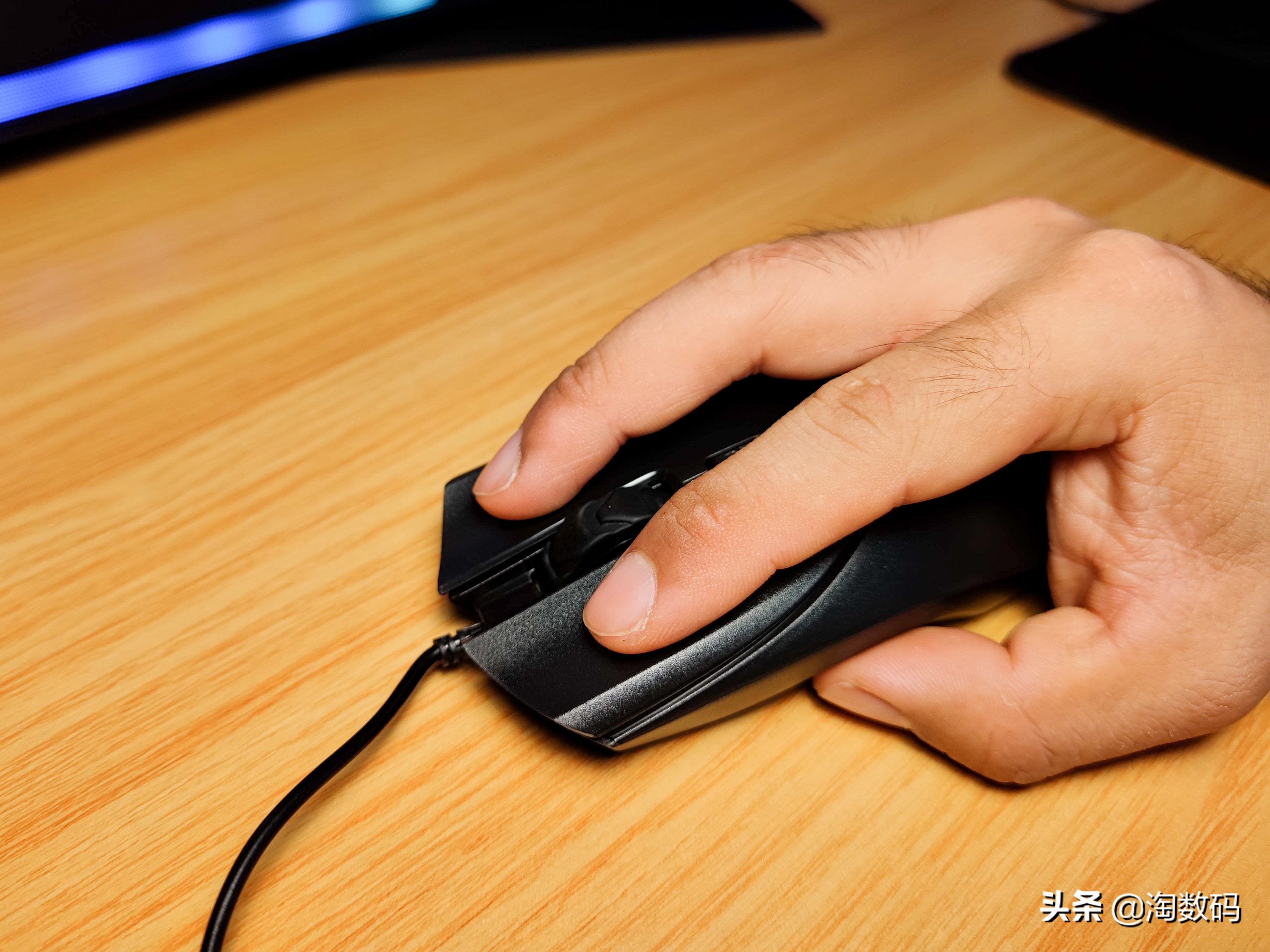 100元左右罗技和雷蛇鼠标测评,雷蛇罗技鼠标测评