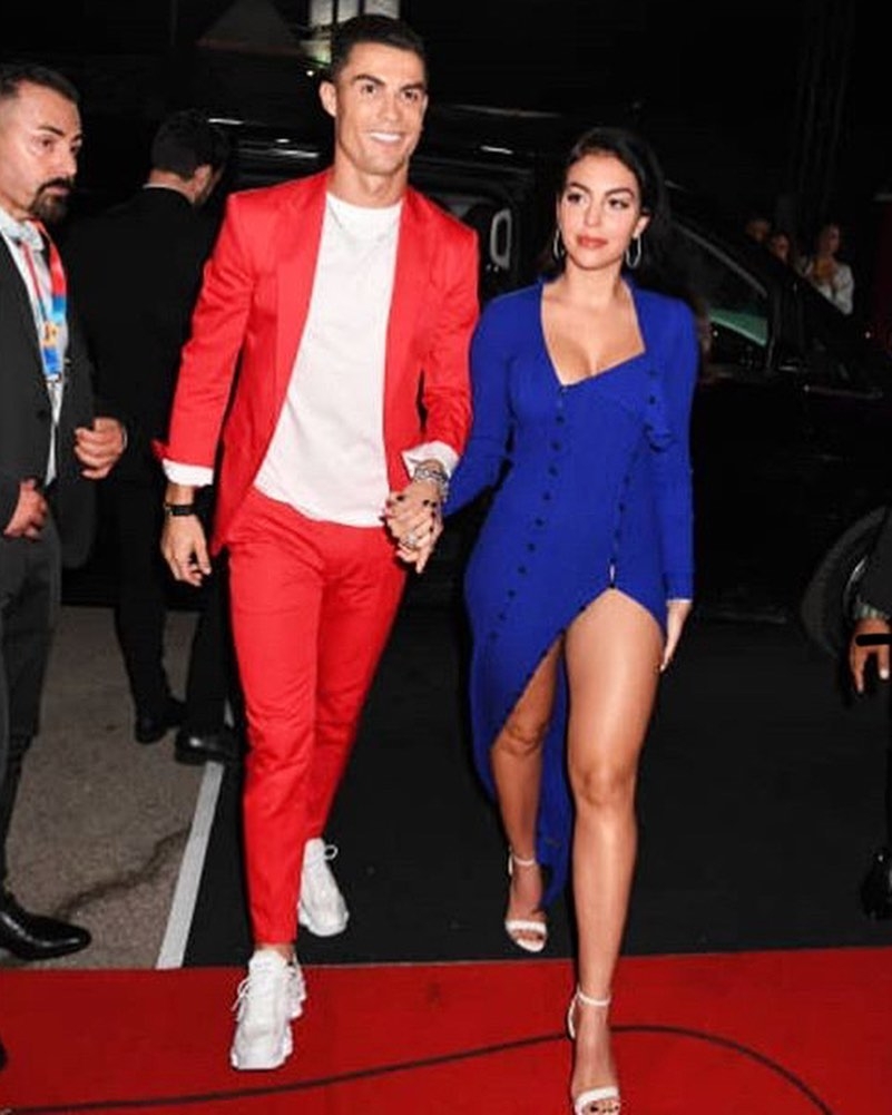 c罗带乔治娜提劳斯莱斯,c罗带乔治娜去旅游