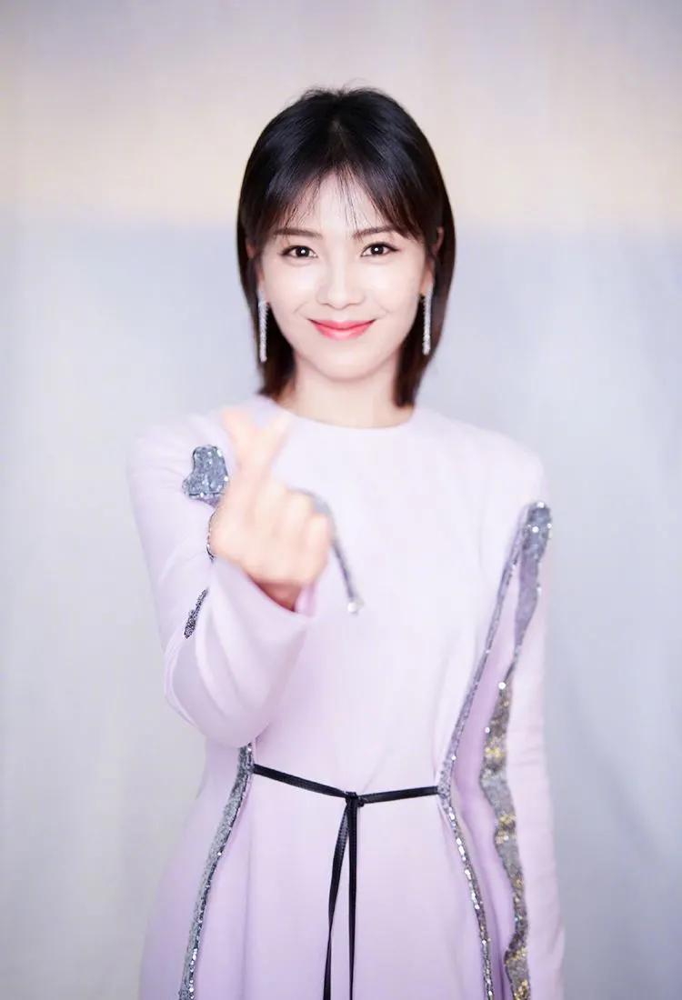 小胸女人如何彰显魅力,40岁刘涛减龄方法