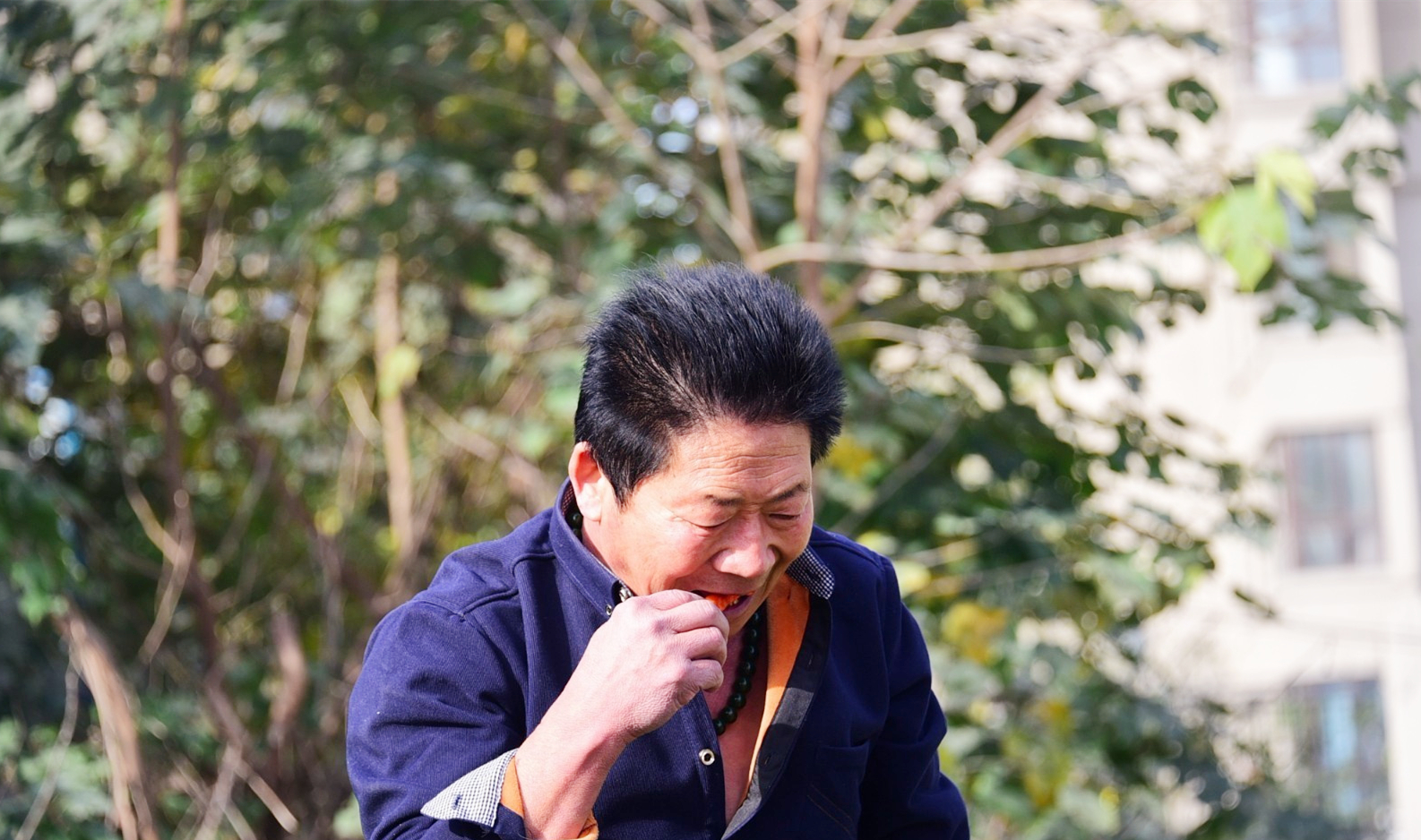 中国辣王李永志吃碎辣椒配白酒,中国辣王李永志讲哪里最能吃辣椒