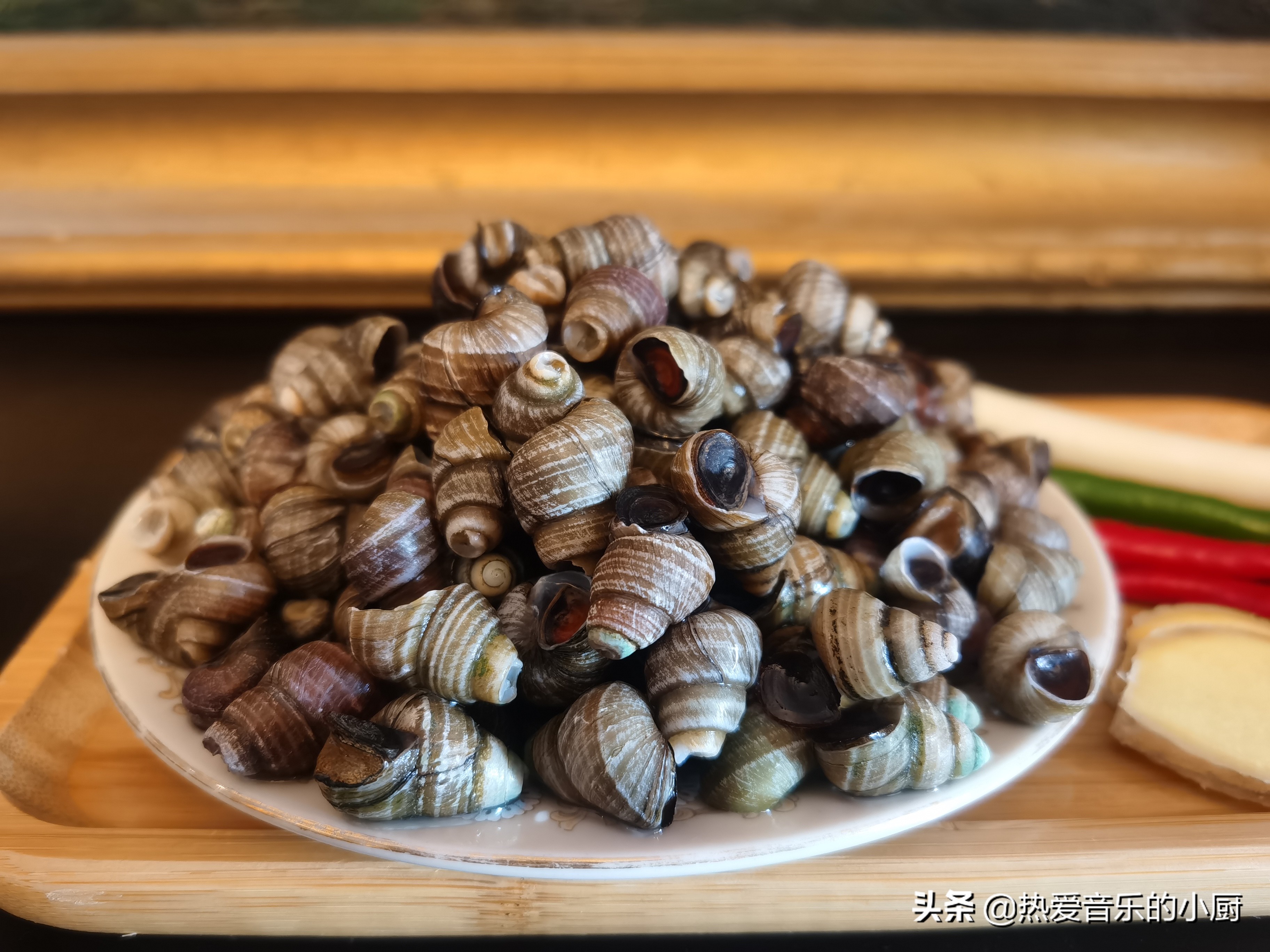 油焖田螺最正宗的做法,在家炒一份美味的田螺真的很简单