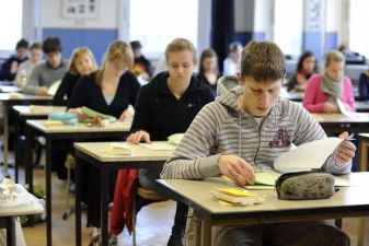 中国留学生在美国勤工俭学,在美留学省钱