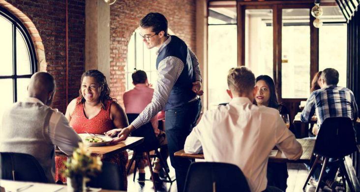顾客说要退菜怎么解决,顾客要退菜服务员该怎么说