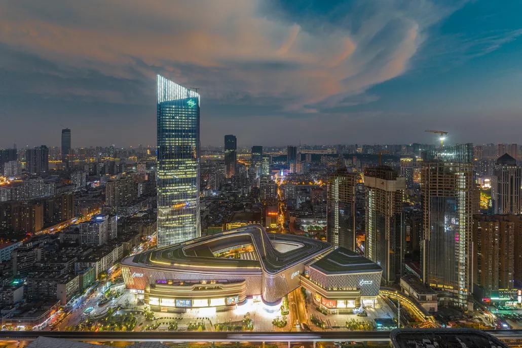 武汉恒隆广场奢侈品牌,武汉恒隆广场算顶级广场吗