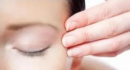 如何缓解甲亢导致的突眼,缓解甲亢眼突的中成药