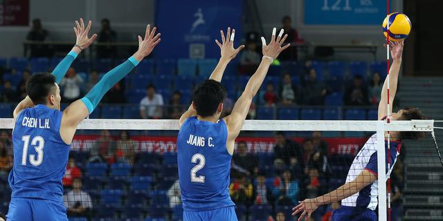 中国男排遭逆转惨败主帅无可奈何,中国男排今天比赛情况