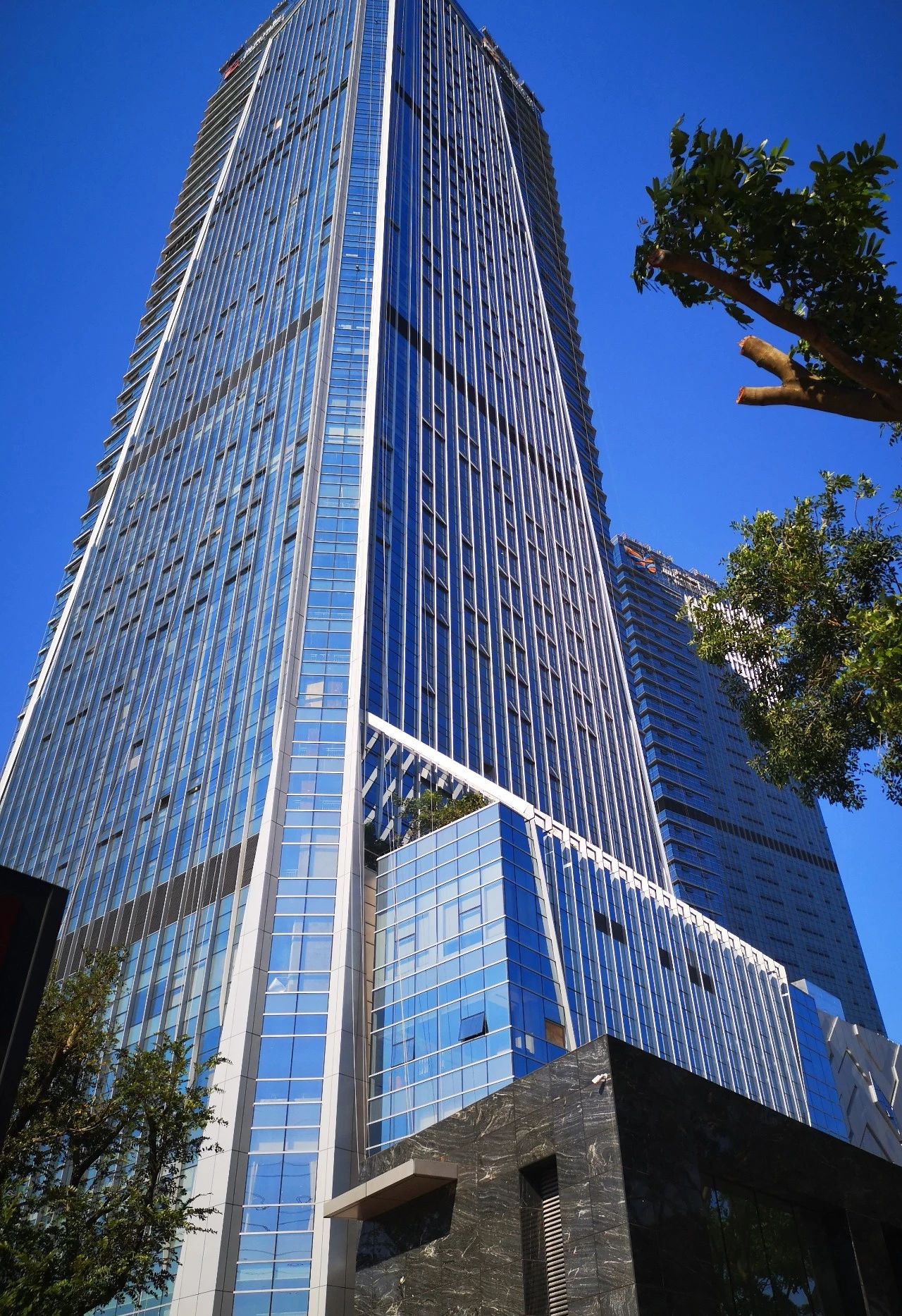 深圳西丽益田假日里人流,开业第一天人流量爆棚