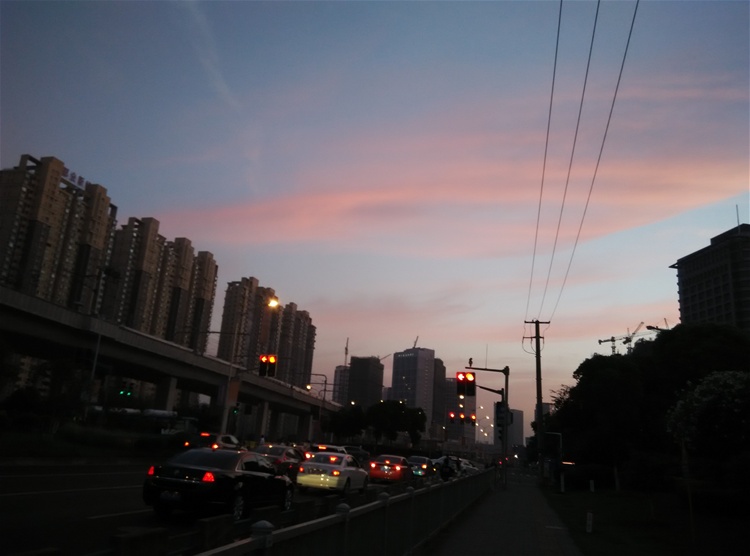 上海安亭汽车城夜生活,夜上海不夜城