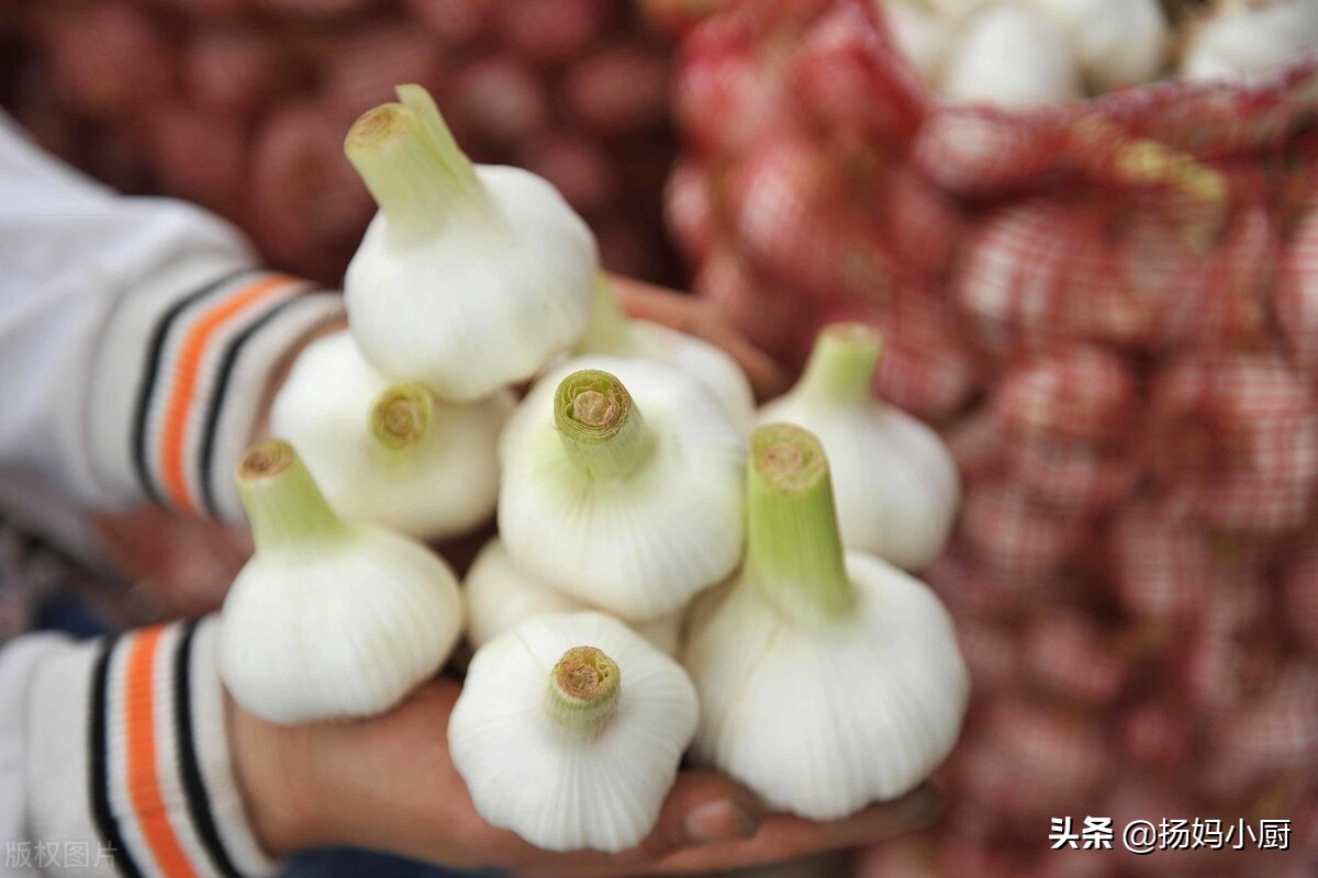 腌蒜10斤用多少盐多少醋多少糖,腌蒜不放糖的方法