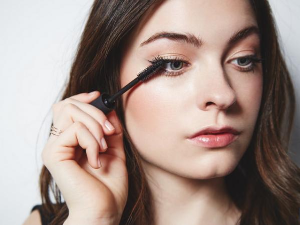 朱一龙霍建华睫毛,朱一龙睫毛有多长