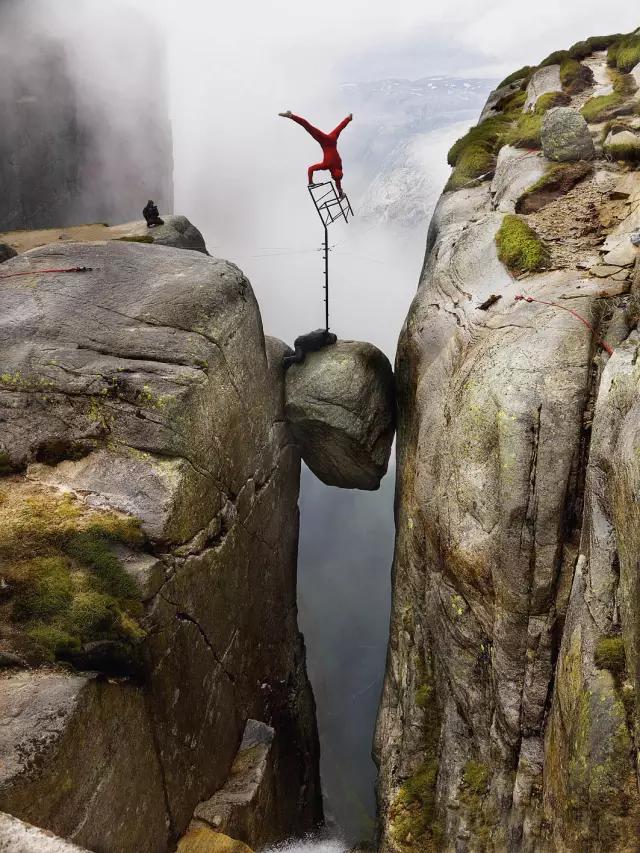 翼装飞行女大学生不幸身亡原因,翼装飞行女大学生已遇难