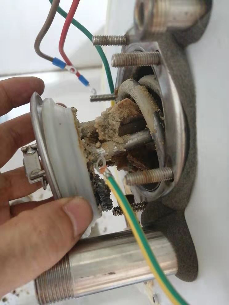 奥特朗储水式电热水器镁棒拆解,奥特朗hdsf402-55更换镁棒流程