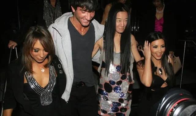 71岁百亿富翁,280亿富婆长得像17岁女孩