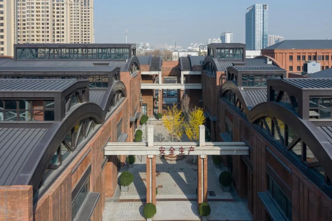 三重转换,天津天拖厂房改造/深圳华汇设计