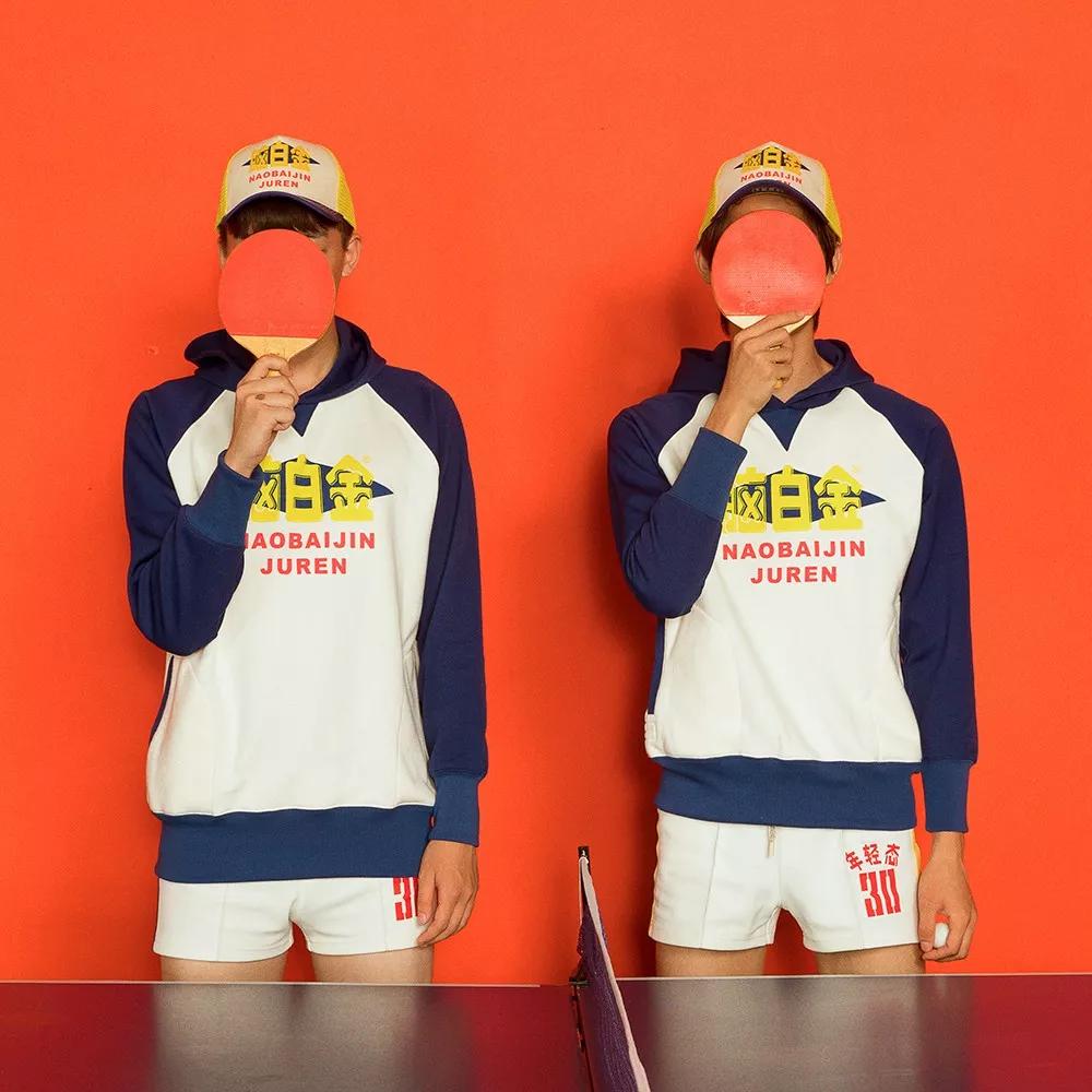 新的脑白金广告,洗脑广告鼻祖脑白金跨界出潮服