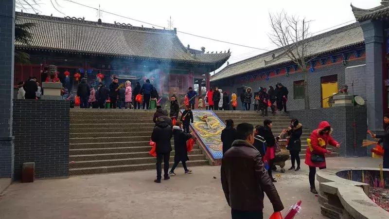 正月初五迎财神了,正月初五迎财神有几位财神