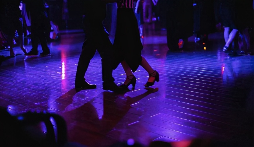 勇闯一次武汉歌舞厅？保证你30分钟抱头逃走，实在是太野了