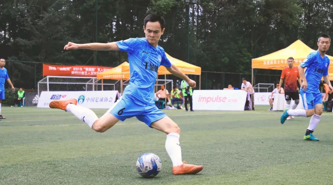 「蜀超联赛第二日综述」自贡兴城足球队强势难挡四连胜夺冠