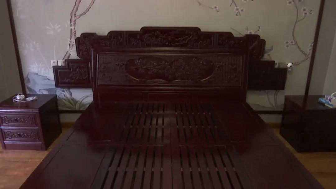 红木家具出现白色物质怎么处理,红木家具里有虫子怎么处理