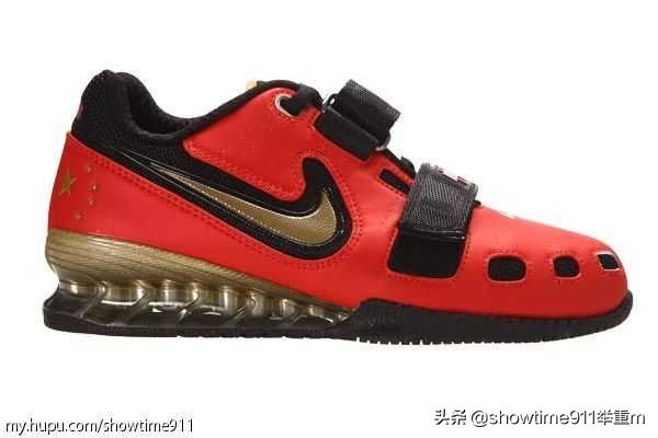 力量举可以穿举重鞋么,举重腰带要硬还是软