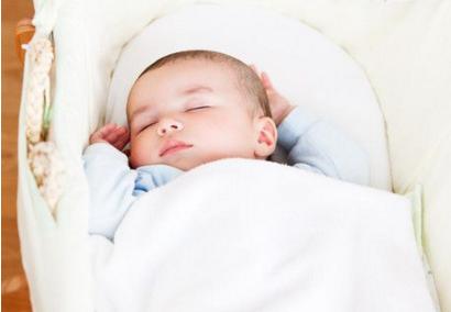 孩子便血吓坏医生,宝宝便血妈妈需要忌口什么