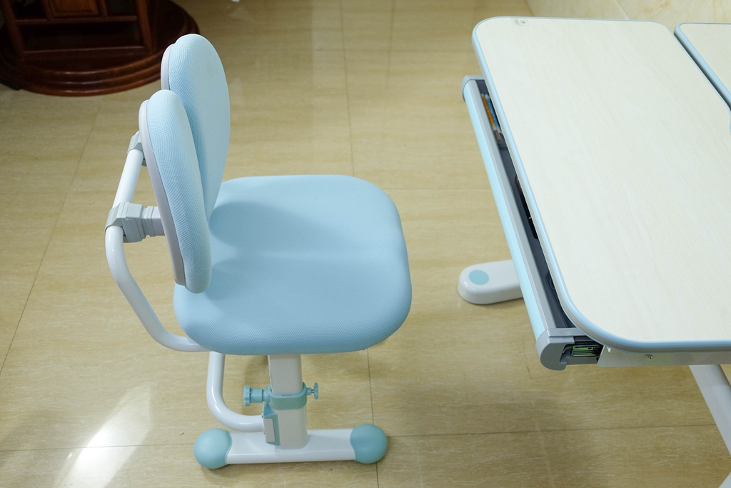 儿童简易爱果乐学习桌椅,爱果乐萌芽椅怎么样