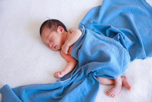 新生儿体重下降，不是因为妈妈的奶水少哦