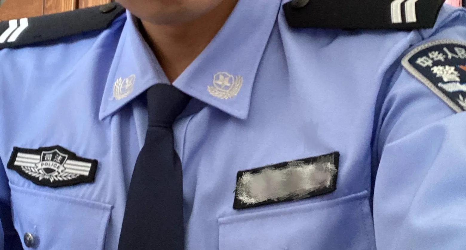 70年代穿白色警服的警察一身正气,监狱警察警服变迁史
