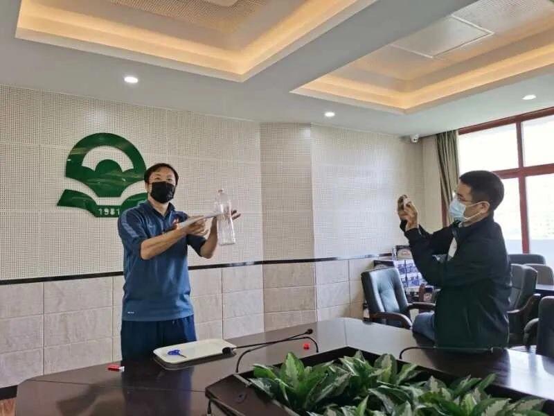 华侨城中学线上*党**旗红，*党**员示范当先锋