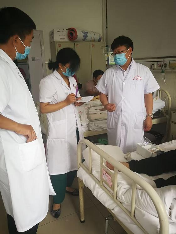 行走在义诊路上的康复专家王占德