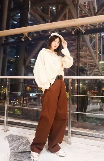 毛衣和卫衣哪个时尚一点好,卫衣与毛衣哪款好看