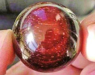 小叶紫檀玩出玻璃底之后会裂吗,怎么把小叶紫檀玩的发黑